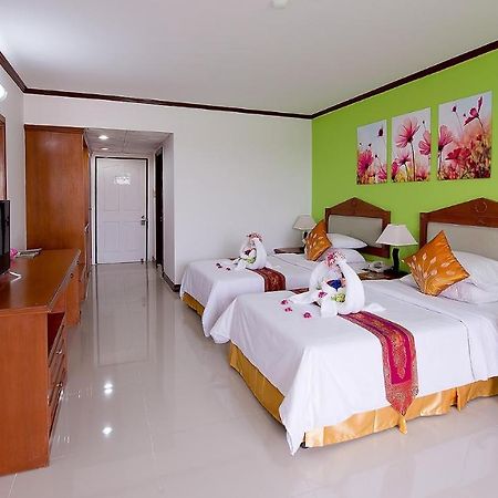 Pinehurst Golf Club And Hotel Pathum Thani Exterior foto