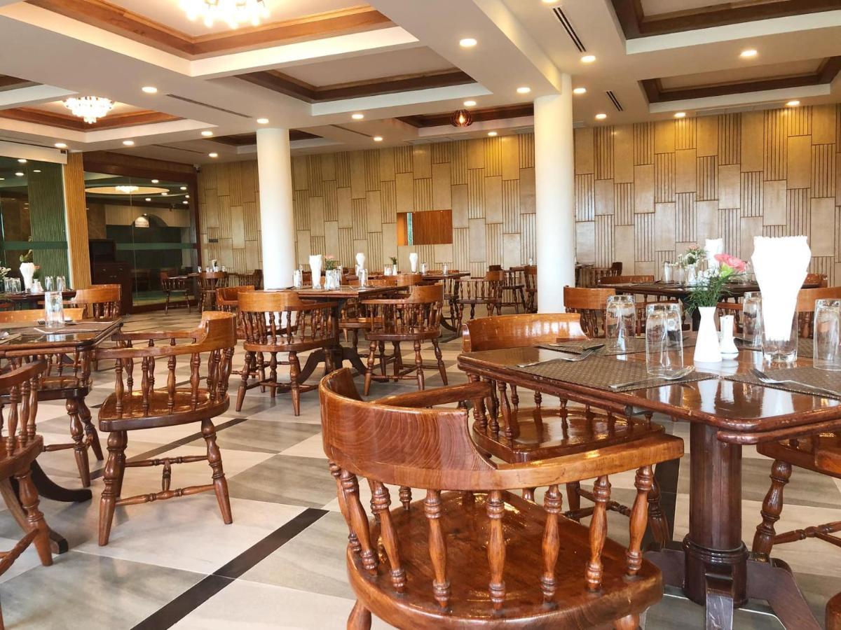 Pinehurst Golf Club And Hotel Pathum Thani Exterior foto