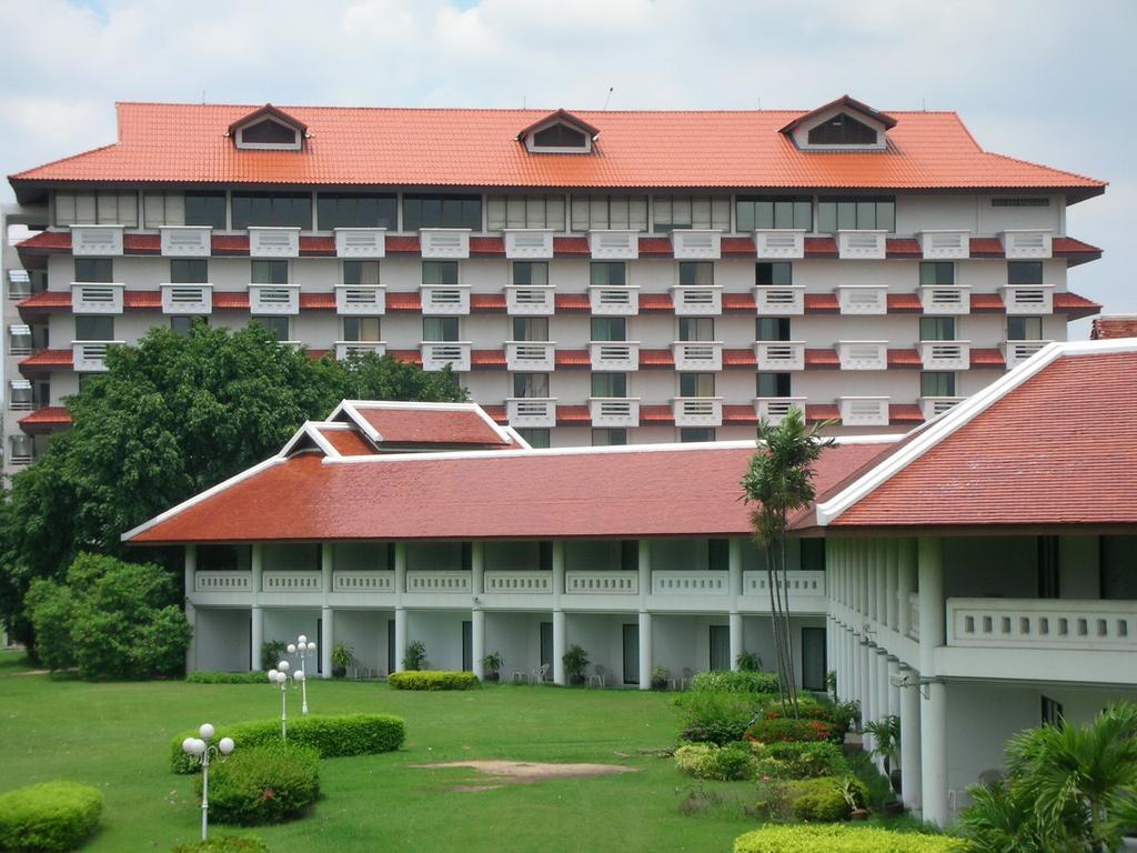 Pinehurst Golf Club And Hotel Pathum Thani Exterior foto