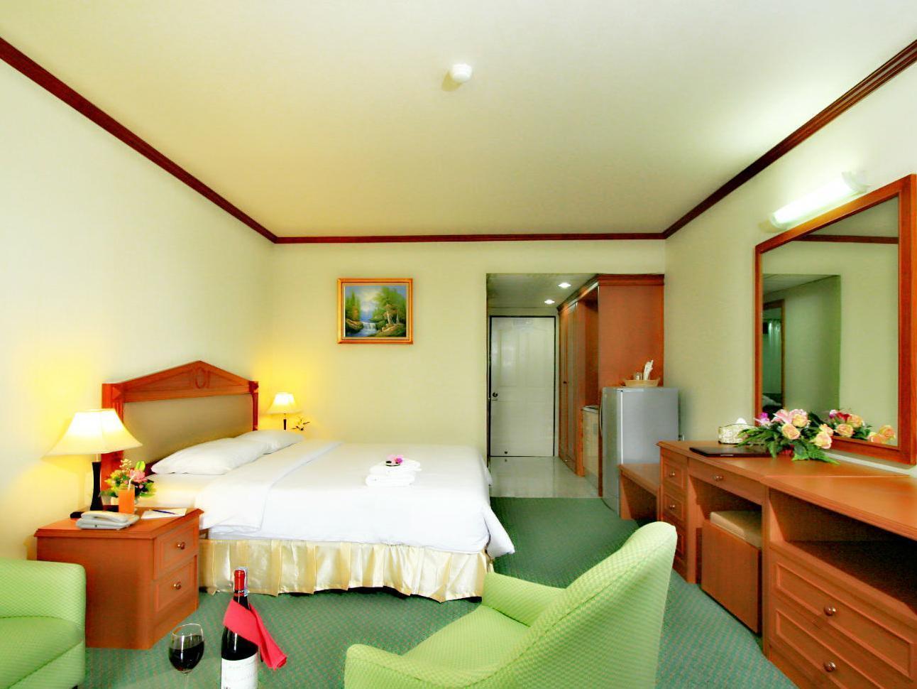 Pinehurst Golf Club And Hotel Pathum Thani Exterior foto