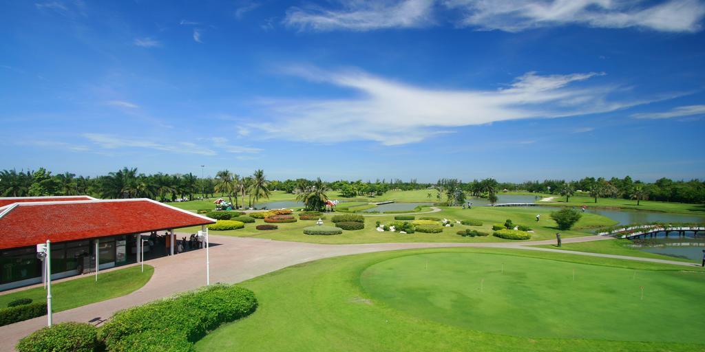 Pinehurst Golf Club And Hotel Pathum Thani Exterior foto